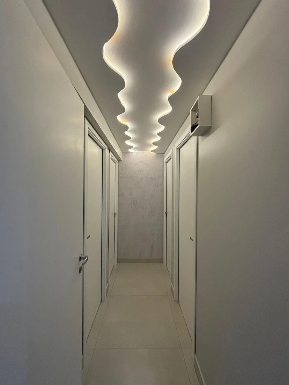 Corredor interno da Clínica Amendoar